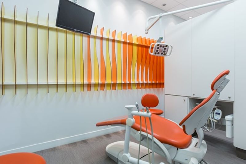 Thiết kế nội thất phòng khám nha khoa phong cách Colour Block