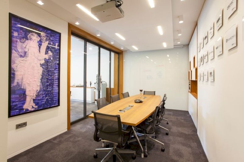 HomeMe thi công và thiết kế văn phòng bất động sản chuyên nghiệp 