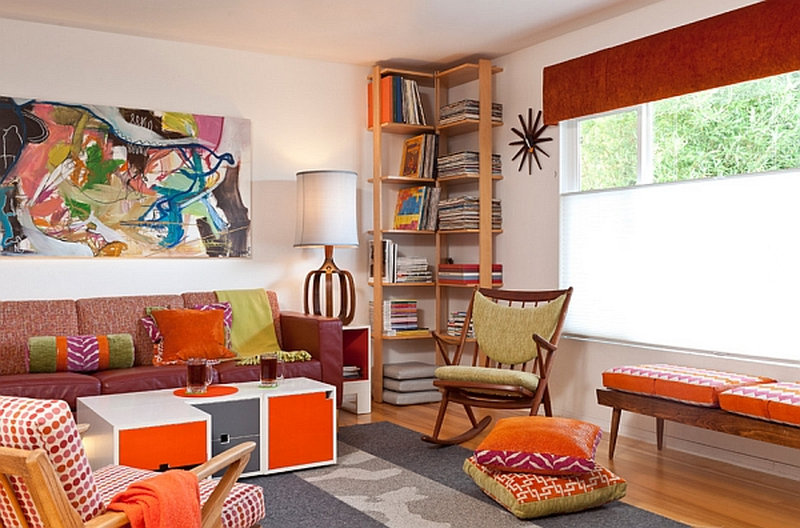 Sofa màu nổi tạo điểm nhấn trên nền nội thất Vintage